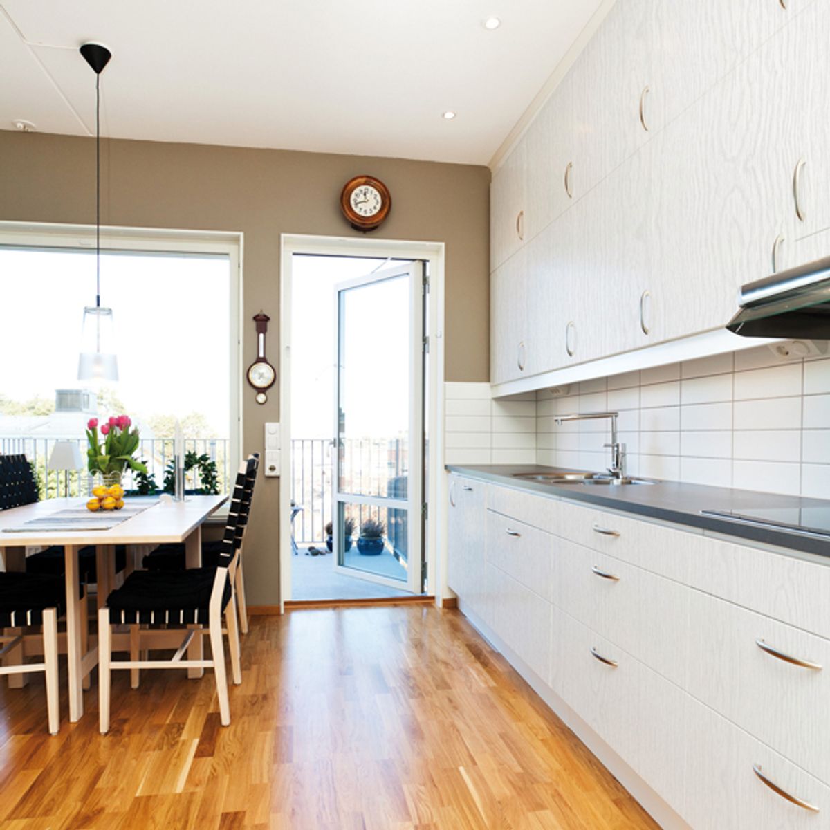 Vareprøve: Treverk hvit glossy kontaktplast